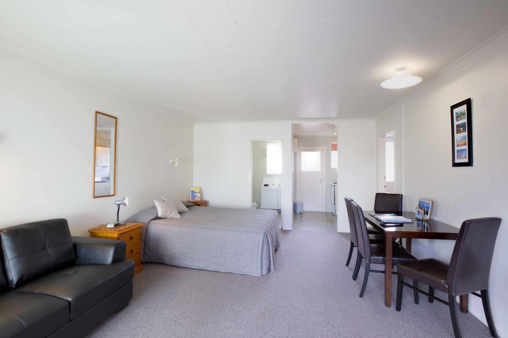 Aaa Thames Court Motel Оамару Экстерьер фото