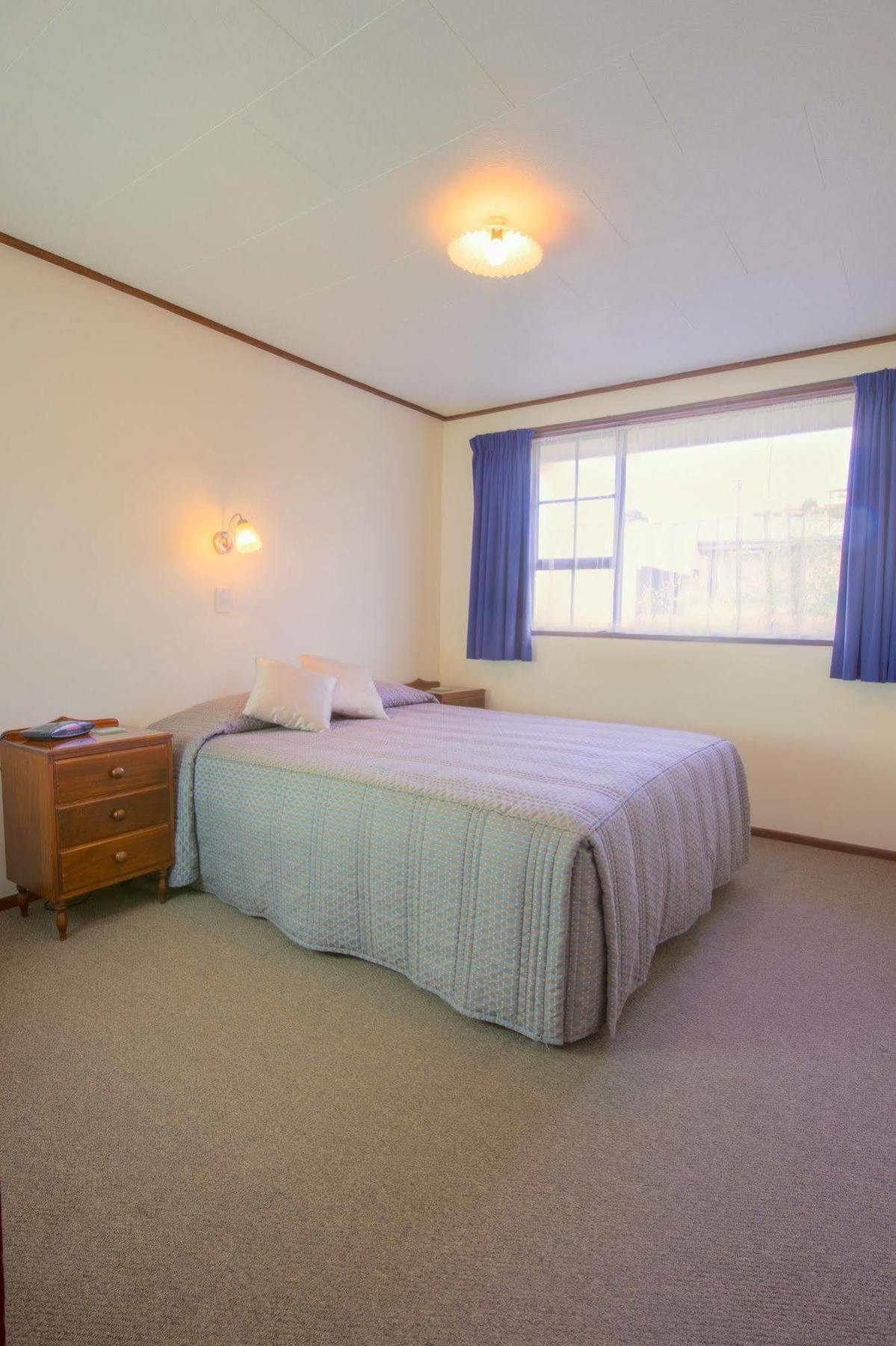Aaa Thames Court Motel Оамару Экстерьер фото